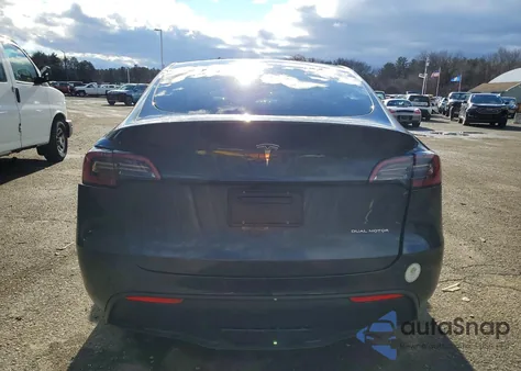2025 Tesla Model Y from USA, damaged, VIN 7SAYGDEE9SF298551